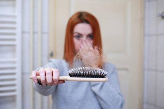 Saç Dökülmesini Önleyen 10 Bitkisel Çözüm