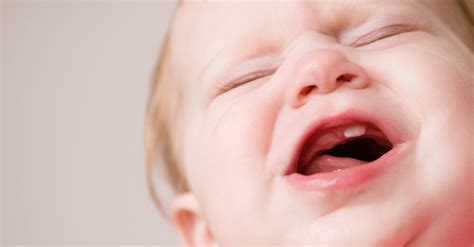 Bebeğinizin İlk Diş Çıkarma Süreci ve Bakımı
